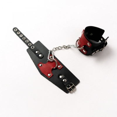 Оковы из черной кожи с красным декором, арт. CH-1117